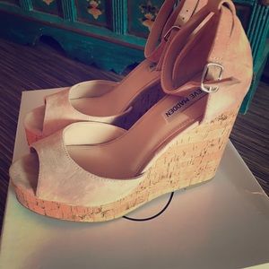 Steve Madden beige cork wedge